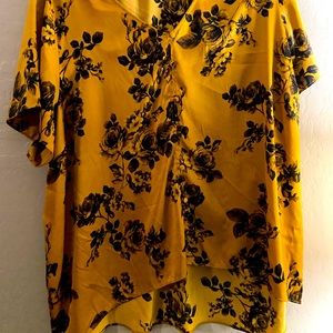 Torrid size 4 mustard yellow and black blouse